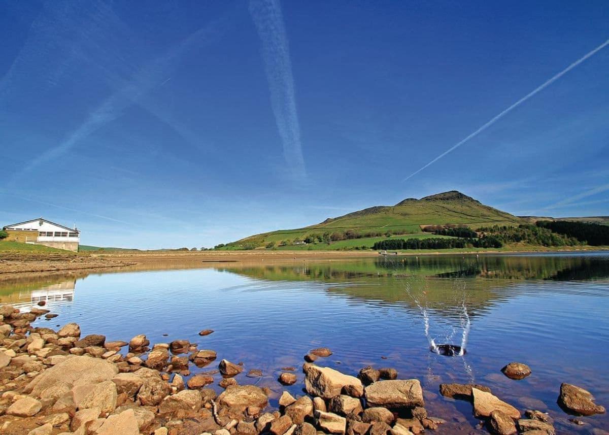 Dovestone Holiday Park Hotel Greenfield  Exterior foto